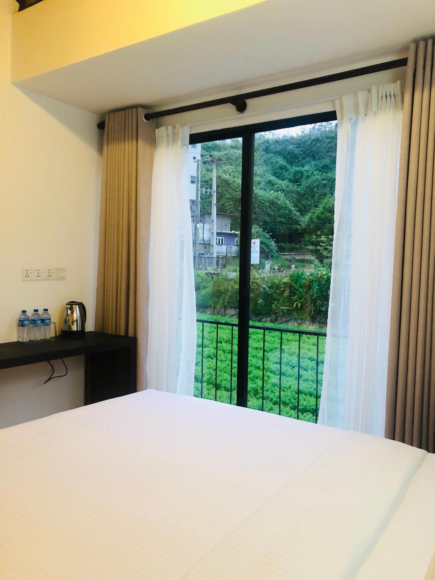 R21 Nuwara Eliya Hotel Buitenkant foto