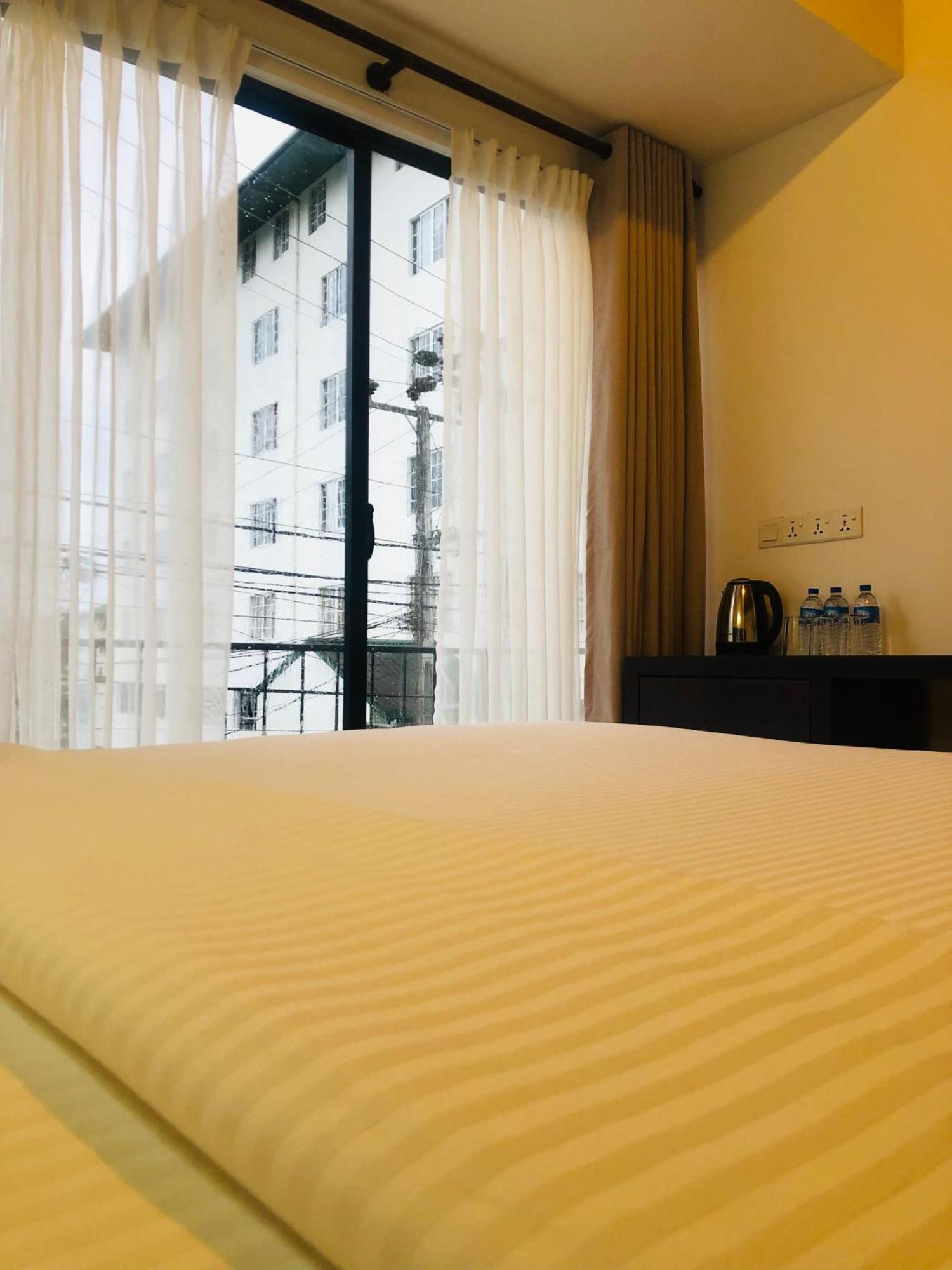 R21 Nuwara Eliya Hotel Buitenkant foto