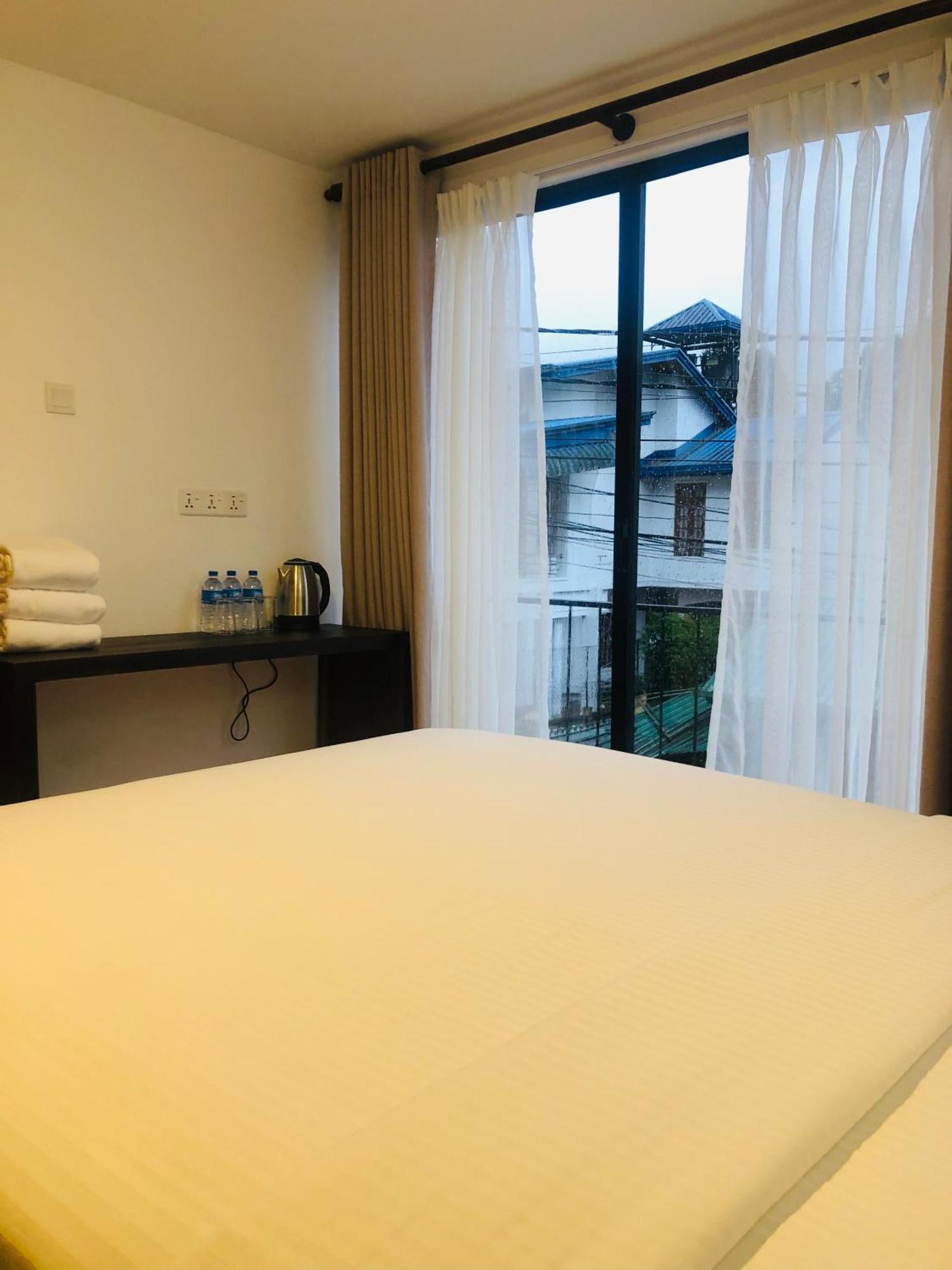 R21 Nuwara Eliya Hotel Buitenkant foto