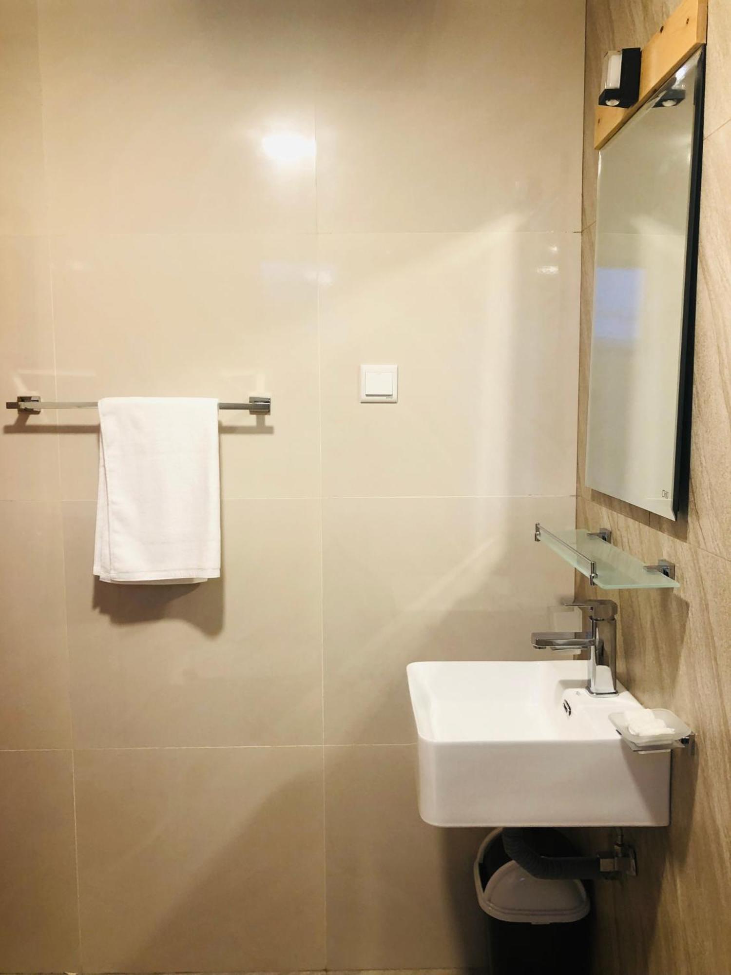 R21 Nuwara Eliya Hotel Buitenkant foto