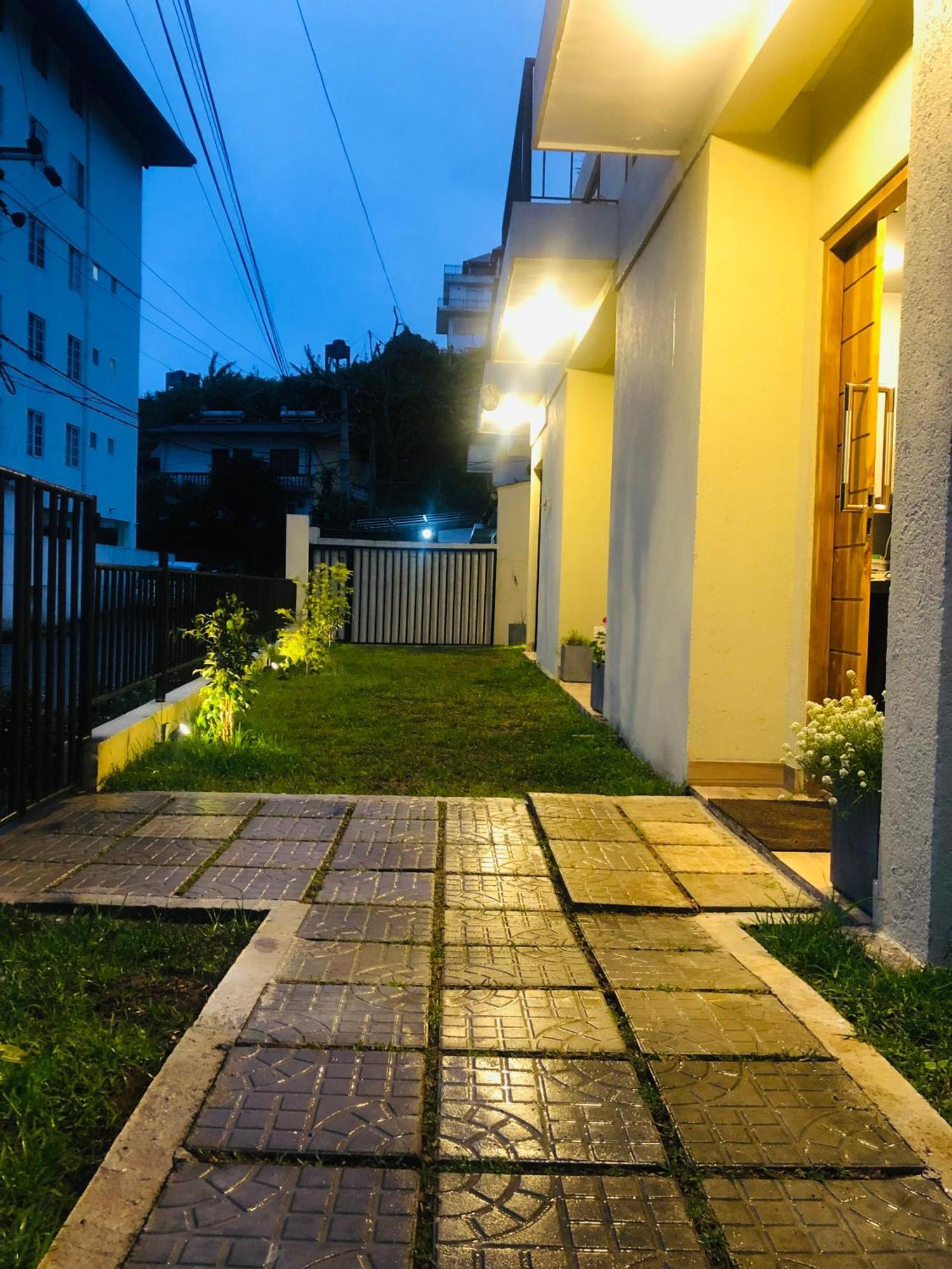 R21 Nuwara Eliya Hotel Buitenkant foto