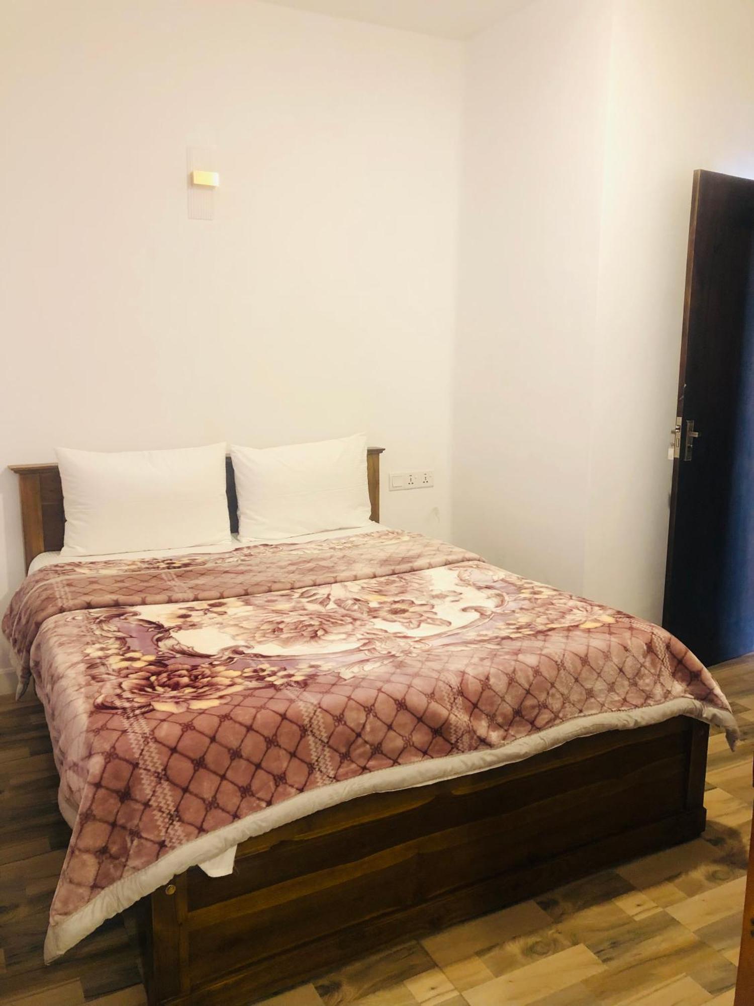 R21 Nuwara Eliya Hotel Buitenkant foto