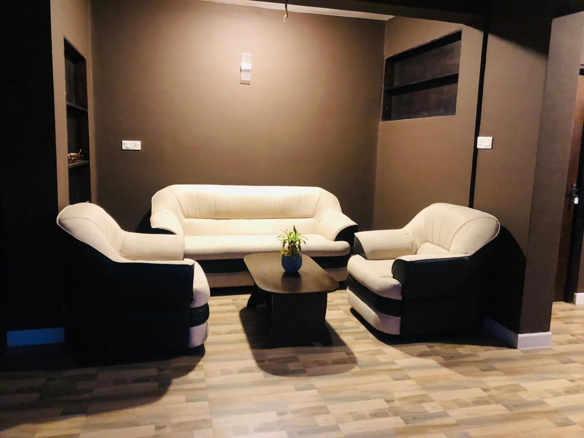 R21 Nuwara Eliya Hotel Buitenkant foto